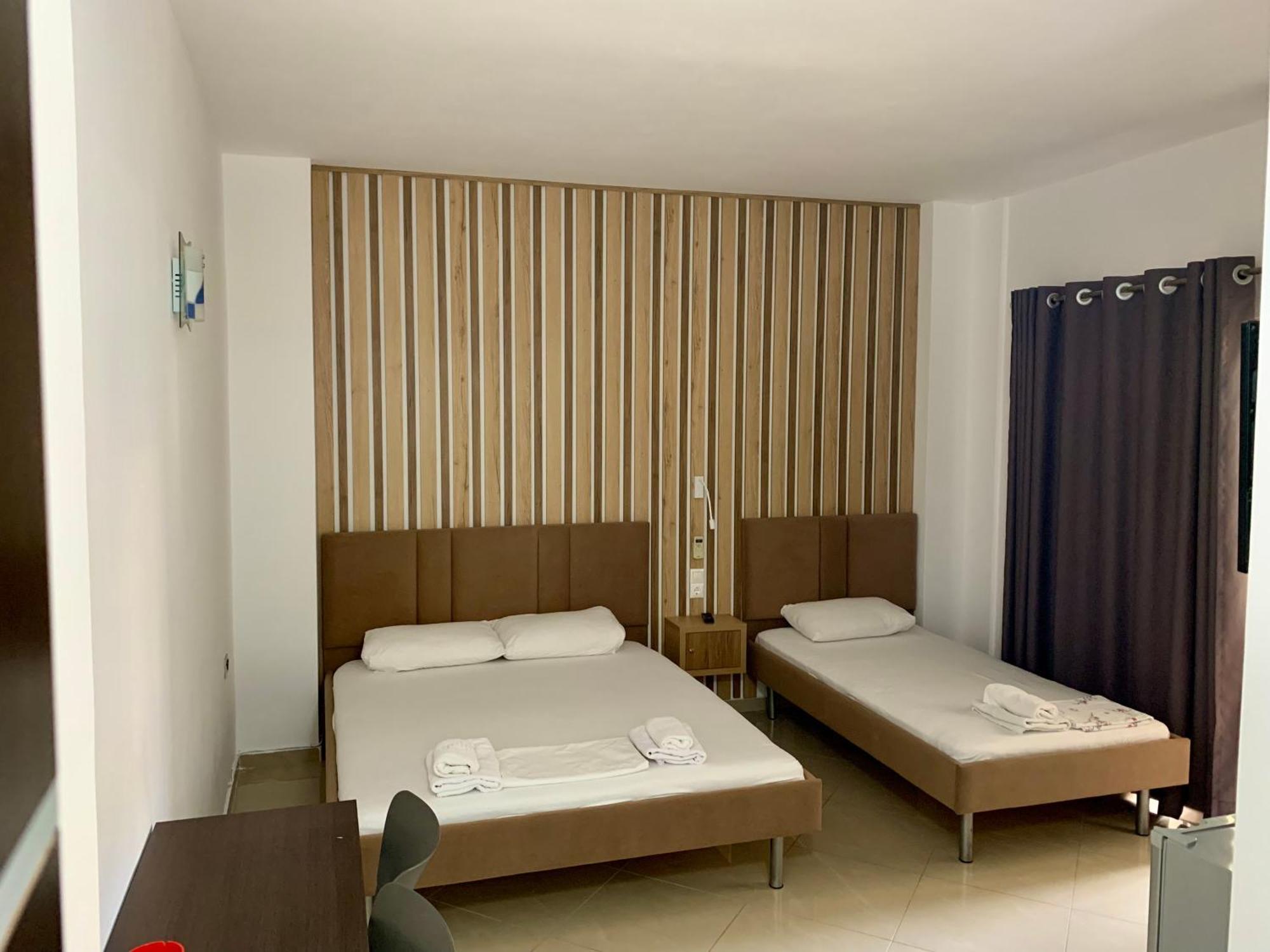 Hotel Piazza Sarande Exterior photo
